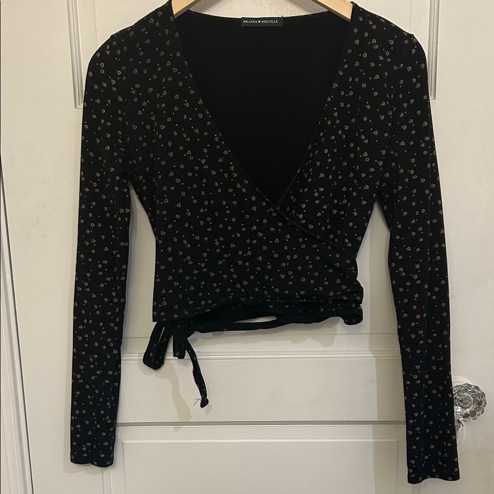 🛍 2/$18 Brandy Melville Black Floral Coco V Neck Wrap Top OS - Picture 2 of 8